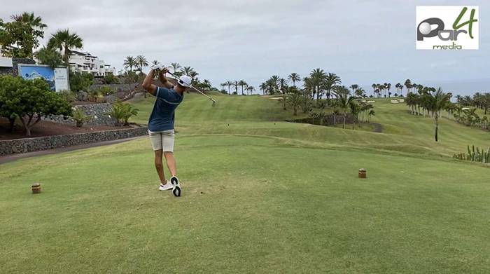 Jugamos el hoyo 1 de Abama Golf con Joe González.