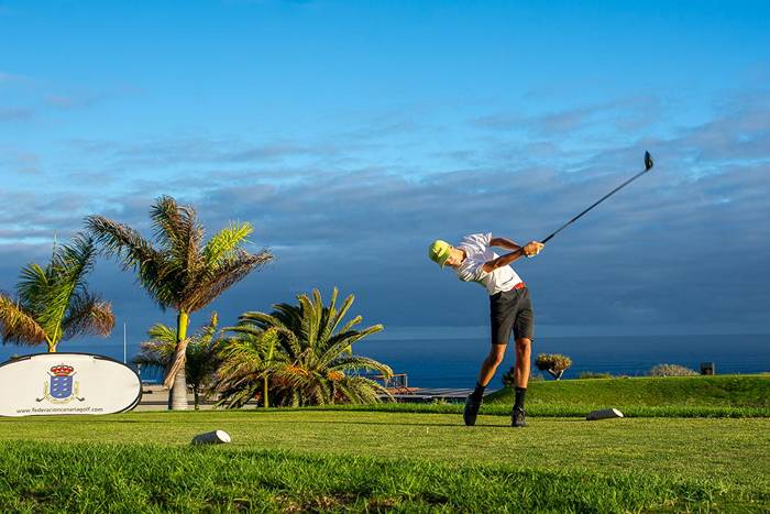 Alicia Fajardo y Domeniks Rakuss Líderes en Buenavista Golf