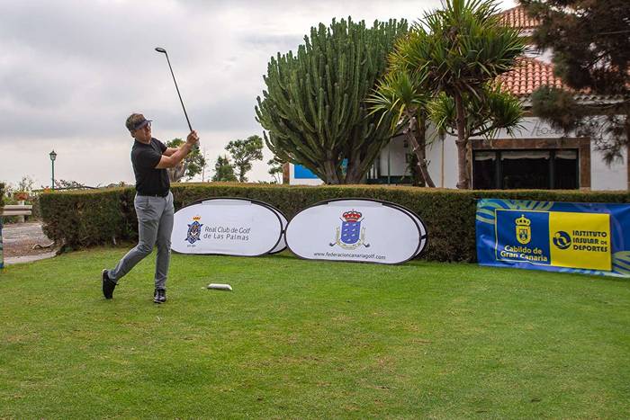 Carlos Suneson encabeza el Campeonato Cabildo de Gran Canaria de profesionales canarios FCG y PGAC “Memorial Jose Manuel Rodríguez Morera”
