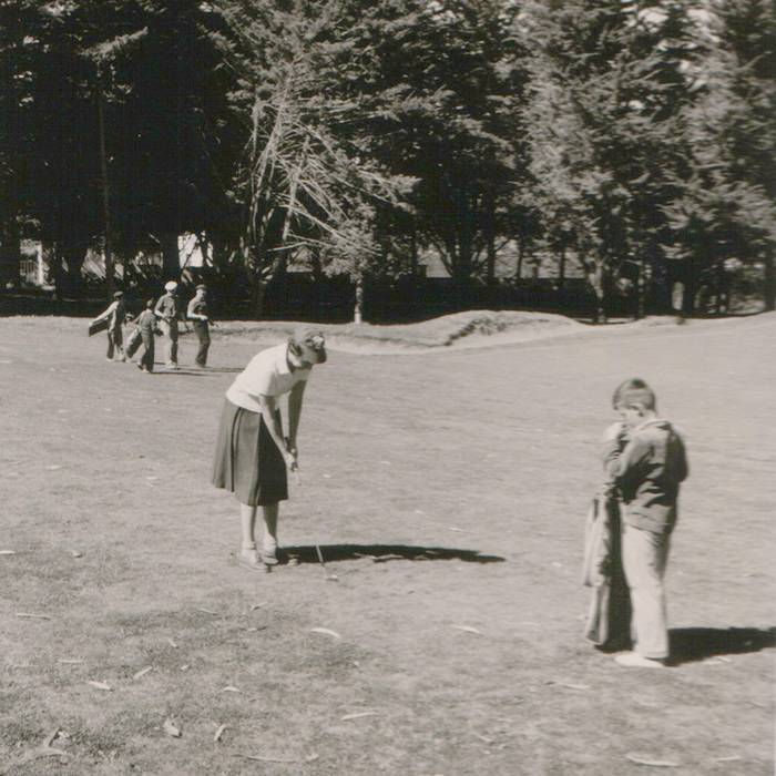 Capítulo 5 de la Historia del Real Club de Golf de Tenerife. Rebaja del precio de la Casa Club por “carácter patriótico”.