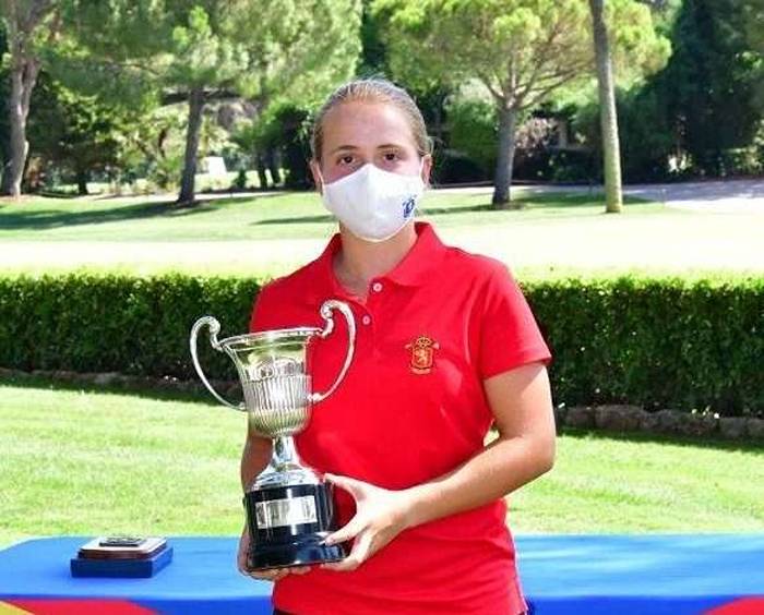 Carla Bernat brillante ganadora del Campeonato de España Individual Femenino, II Memorial Emma Villacieros. La jugadora Canaria Eva Martínez Calavia finaliza en el puesto 35º.