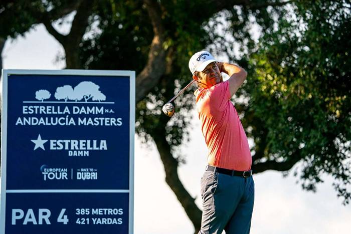 Jorge Campillo capea el vendaval en el Estrella Damm N.A. Andalucía Masters