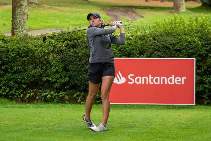 Clara Moyano, líder incontestable en el Santander Golf Tour La Coruña