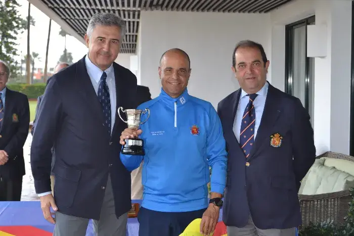 Javier Sainz y Javier Ballesteros copan los primeros puestos de la primera accidentada jornada de la Final del Circuito Seve Ballesteros PGA Spain Tour que terminará mañana