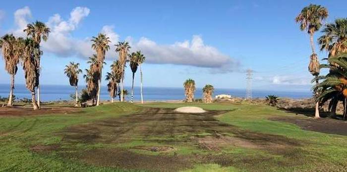 Golf Costa Adeje cambia el tipo de hierba de sus calles.