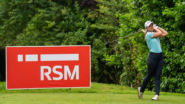 Laura Gómez, líder en solitario tras la primera jornada del Santander Golf Tour La Coruña