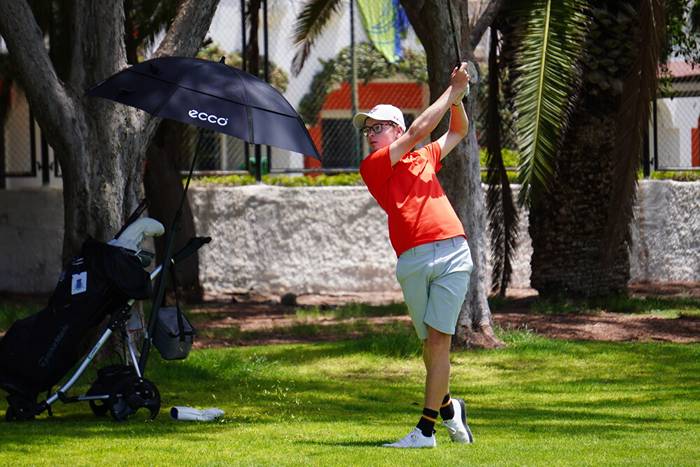 Francisco Luis Bethencourt y Keira González Líderes en Maspalomas Golf.