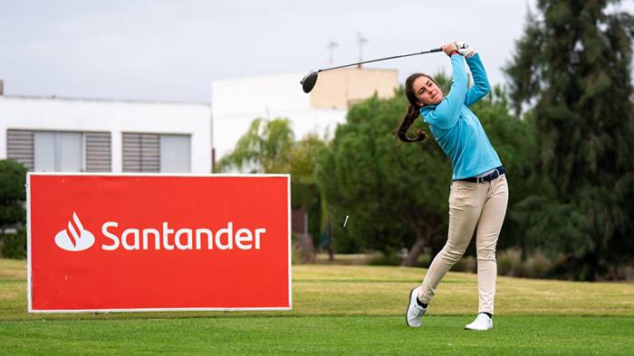 Andrea Revuelta se cuela con fuerza en el Santander Campeonato de España de Profesionales Femenino.
