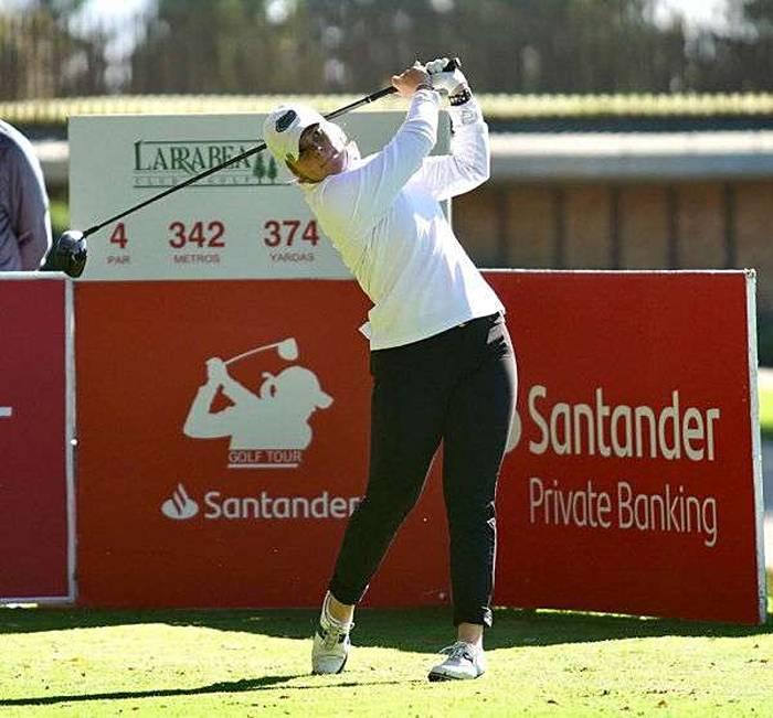 Marta Pérez, líder del Santander Golf Tour Álava a base de birdies