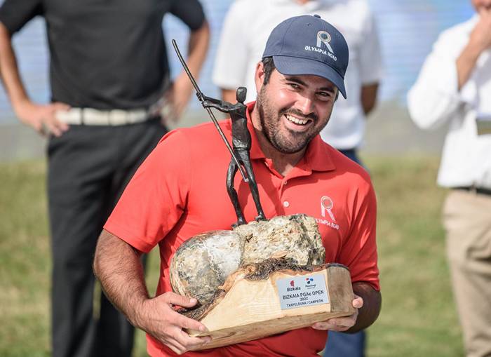 Asier Aguirre estrena su palmarés en el play-of más largo del circuito PGA en el Bizkaia PGAe Open.