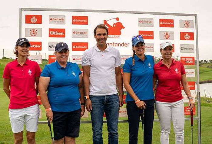 Rafa Nadal da sus primeros pasos tras la operación, en el Santander Golf Tour