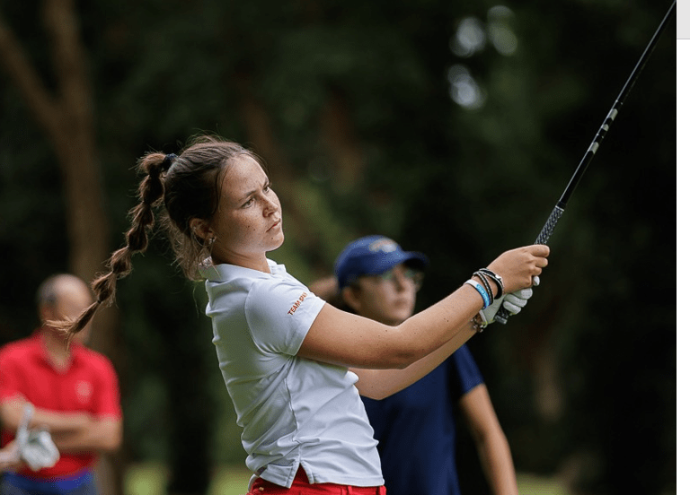 La española Julia Sánchez  consigue la entrada \