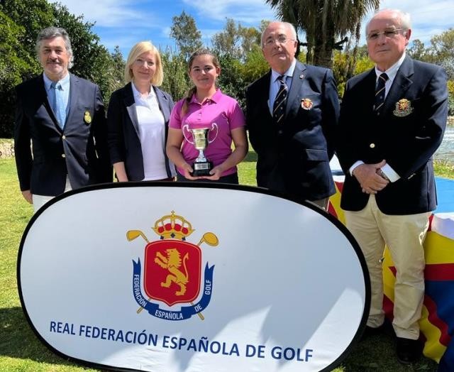 Cristina Carlón triunfa en el Campeonato de España Femenino de Pitch & Putt 