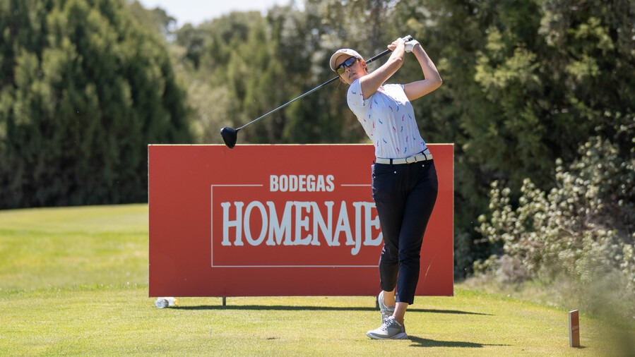 Mireia Prat líder en Golf Lerma tras un festival de birdies