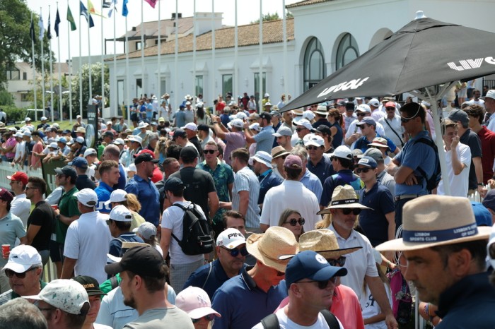 Gran sábado y sin corte. El LIV Golf sigue atrayendo a mucho público