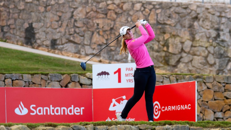 Laura Gómez lidera la clasificación en el Club de Golf El Bosque