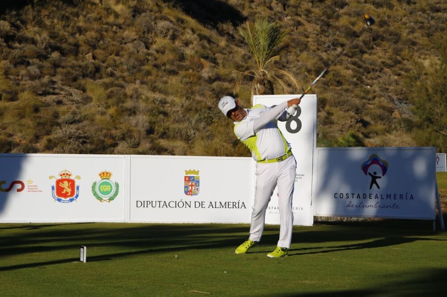 Carlos Balmaseda afianza su liderato en el Costa de Almería Campeonato de España de Profesionales Senior