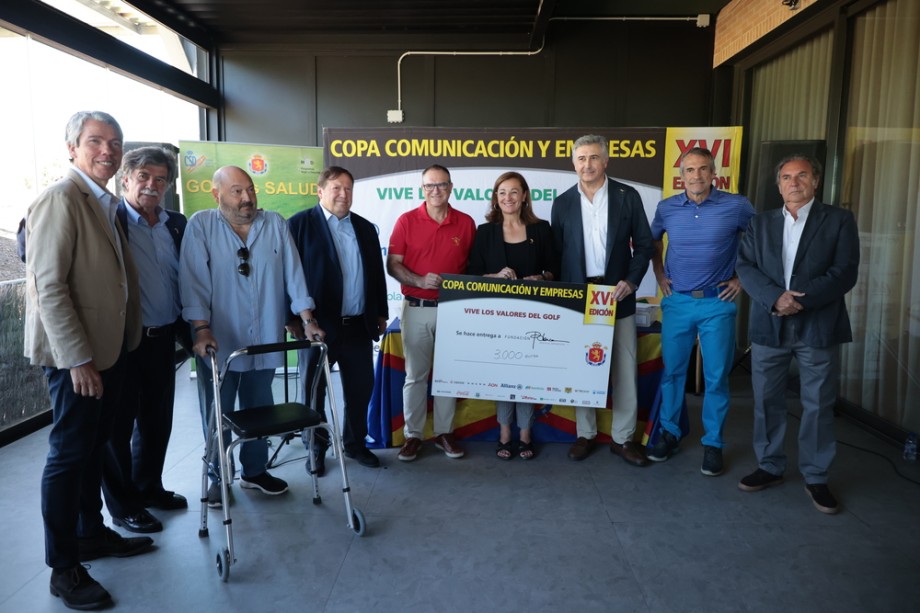 La Copa Comunicación y Empresas arranca 2024 premiando la labor de la Fundación Blanca.  Apoyo al Deportista