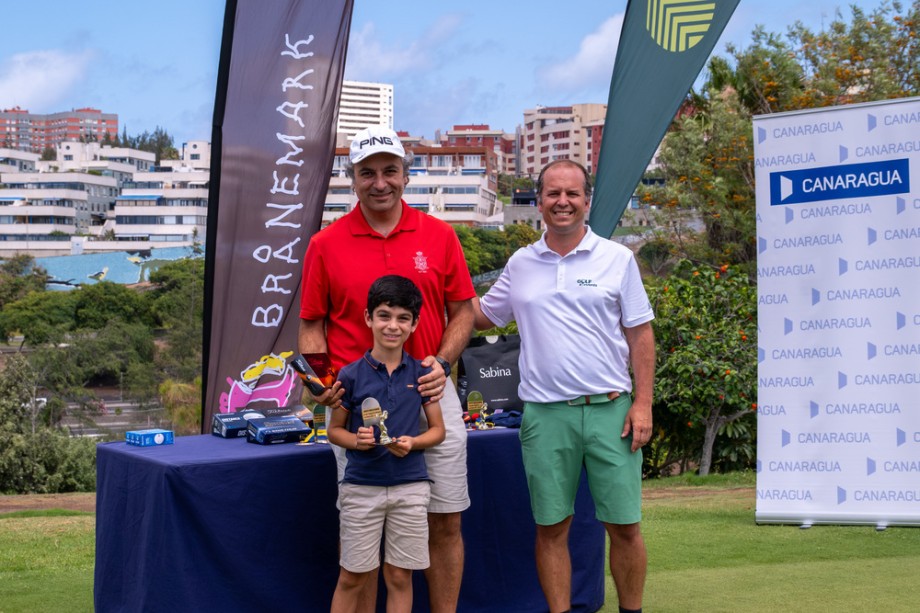 Felipe y Álvaro Meruane, ganadores absolutos de la primera cita del Circuito Familiar Canarias 2025 en Las Palmeras Golf