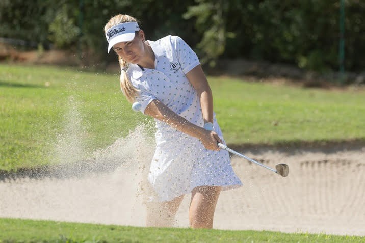 Luna Sobrón brilla entre birdies en un arranque histórico de La Sella Open