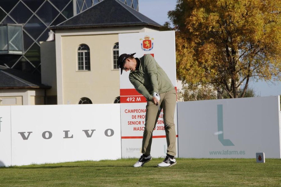 Carlos Suneson brilla entre los veteranos: festival de birdies en el arranque del Campeonato de España Senior en La Faisanera