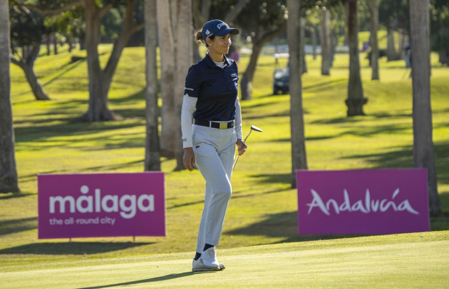 Azahara Muñoz, mejor española en una jornada marcada por el récord histórico de la tailandesa Cheenglab en el Andalucía Costa del Sol Open de España presented by Oysho
