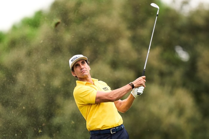 Rafa Cabrera Bello aprieta los dientes y mira hacia arriba