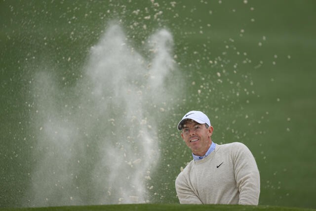 Rory McIlroy pone la directa con un récord histórico, y Rahm y Sergio pasan el corte por los pelos