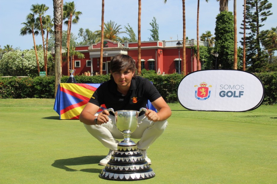 Nicolás Vidal lleva el nombre de Canarias a lo más alto del golf español
