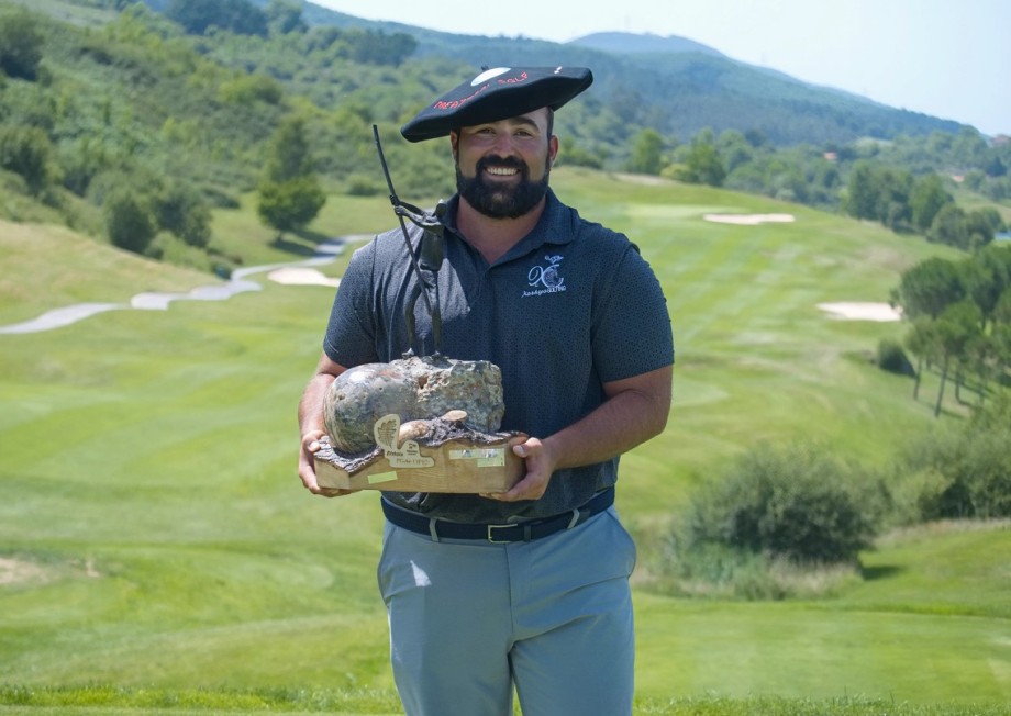 Mario Galiano vuelve a reinar en Meaztegi Golf y se adjudica el V Bizkaia PGAe Open