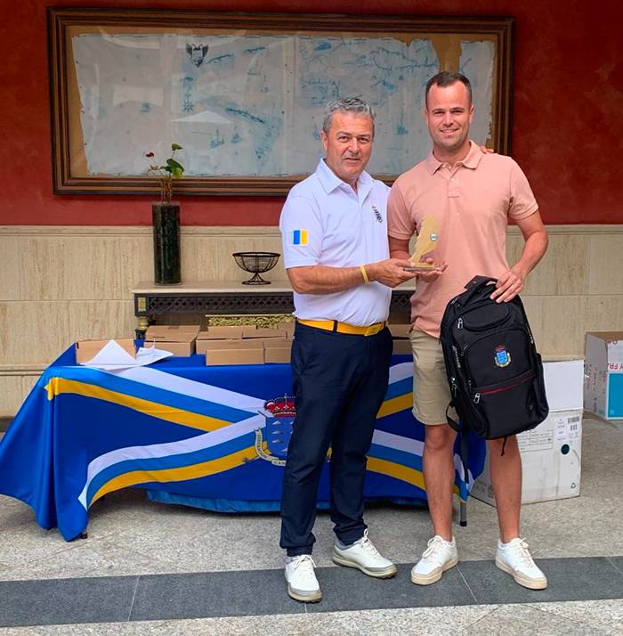 Jorge Monagas y María Velázquez triunfan en Fuerteventura Golf