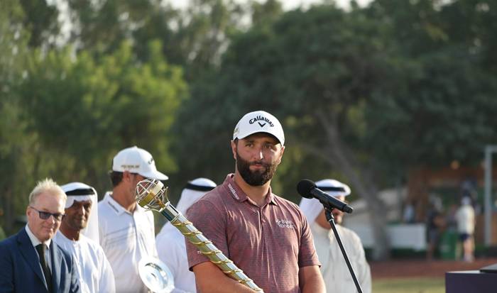 Jon Rahm toca \"El Cielo\" de Dubai ganando el DP World Tour Championship