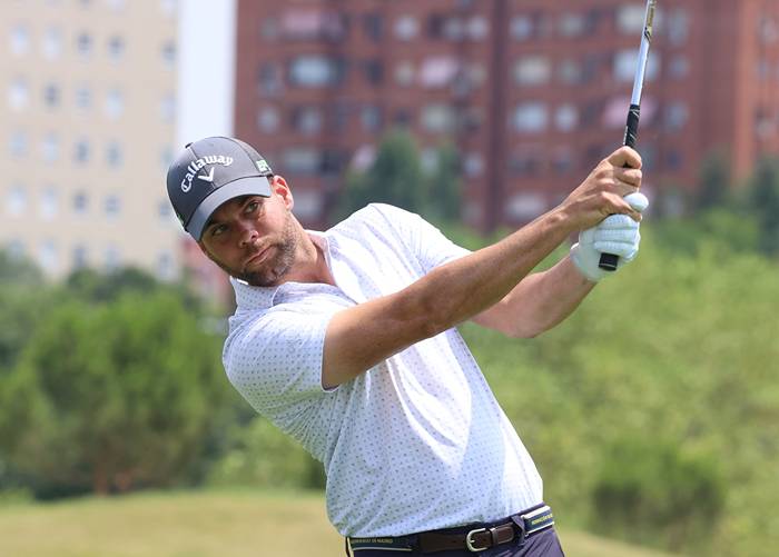 Antonio Hortal y Jordan Gibb líderes en el Club de Campo tras un gran arranque de 66 golpes