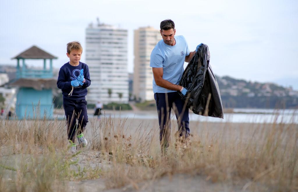 éxito la segunda edición del Beach Clean Up en Torreguadiaro